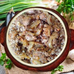 Рецепт Гречки в горшочках с печенью