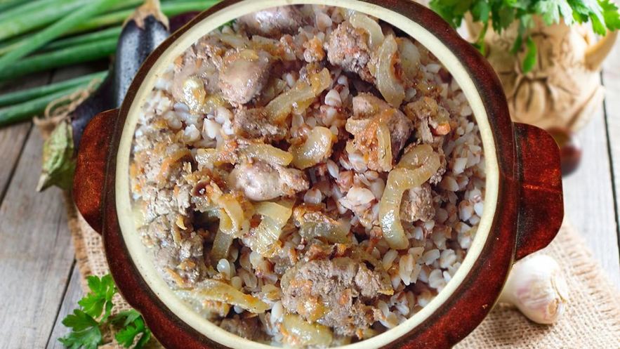 Рецепт гречки в горшочках с печенью