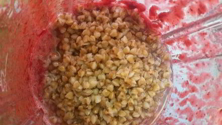 Рецепт гречневой каши без варки с ягодным соусом