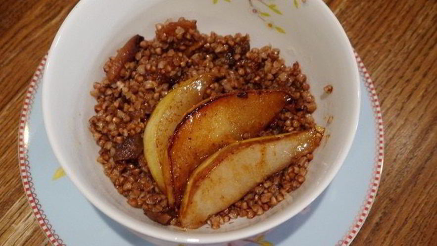 Рецепт гречневой каши с курагой и грушей