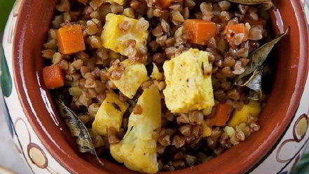 Рецепт гречневой каши с овощами и сыром