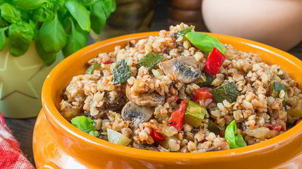 Рецепт гречневой каши с сезонными овощами