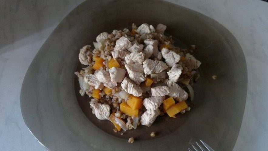 Рецепт гречневой каши с тыквой, луком, имбирем и грудка индейки