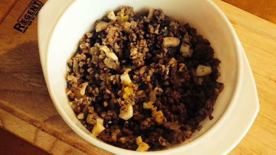 Рецепт гречневой каши с яйцами и грибами