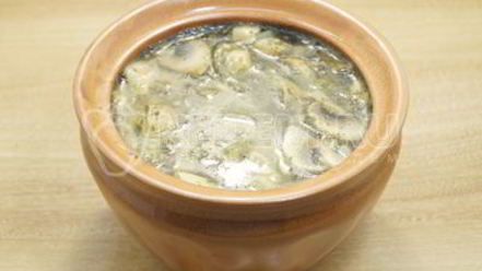 Рецепт постной гречки с грибами в горшочке