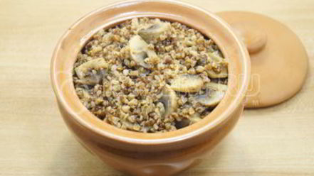 Рецепт постной гречки с грибами в горшочке