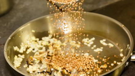 Рецепт сливочной гречки с говяжьим языком