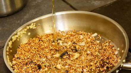 Рецепт сливочной гречки с говяжьим языком