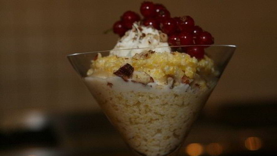 Рецепт кукурузной каши с маскарпоне, голубикой и орехами пекан