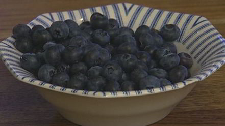 Рецепт кукурузной каши с маскарпоне, голубикой и орехами пекан