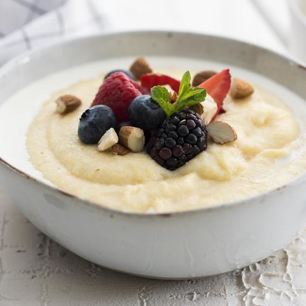 Рецепт Кукурузной каши с молоком и ягодами