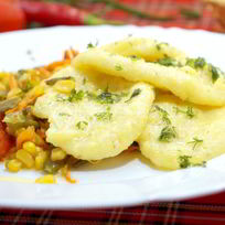 Кукурузная полента с овощами