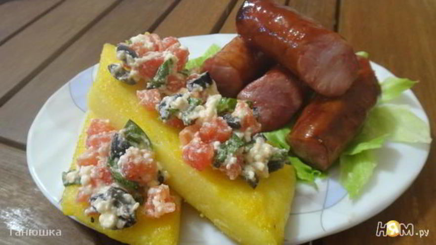 Рецепт пикантной поленты с копченными колбасками