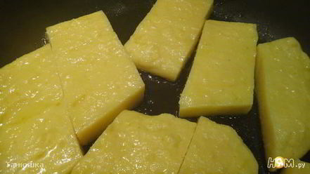 Рецепт пикантной поленты с копченными колбасками