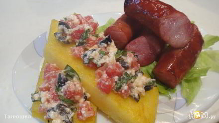 Рецепт пикантной поленты с копченными колбасками