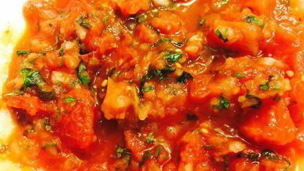 Рецепт поленты под соусом из грибов и томатов