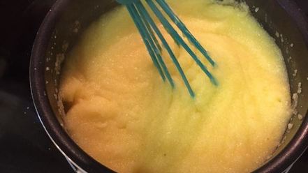 Рецепт поленты под соусом из грибов и томатов