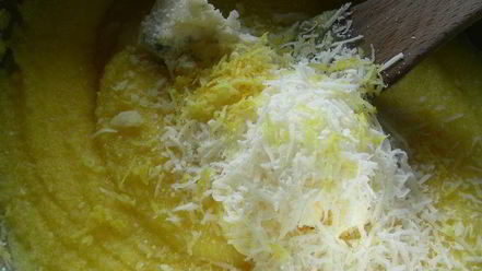 Рецепт поленты со спаржей, голубым сыром и грецкими орехами