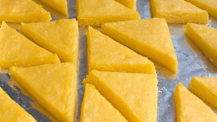 Рецепт запеченной поленты с пармезаном