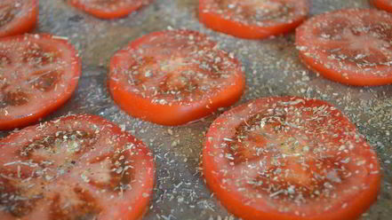 Рецепт запеченной поленты с вялеными томатами и пармезаном