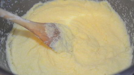 Рецепт запеченной поленты с вялеными томатами и пармезаном