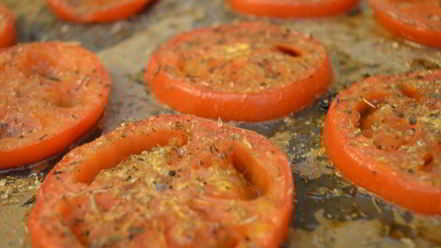 Рецепт запеченной поленты с вялеными томатами и пармезаном