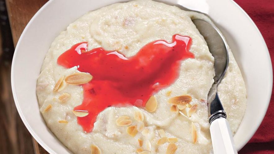 Рецепт бубертса — манной каши со взбитыми яйцами под клюквенным соусом