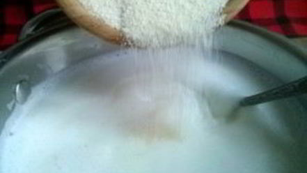 Рецепт манной каши на молоке