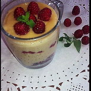 Рецепт Манной каши на ряженом молоке с малиной