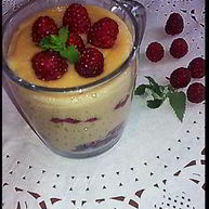 Рецепт Манной каши на ряженом молоке с малиной