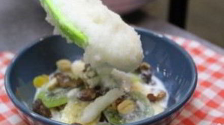 Рецепт манной каши с фруктами