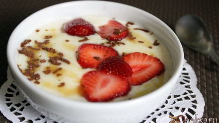 Рецепт манной каши с клубникой и шоколадом