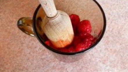 Рецепт манной каши с малиной