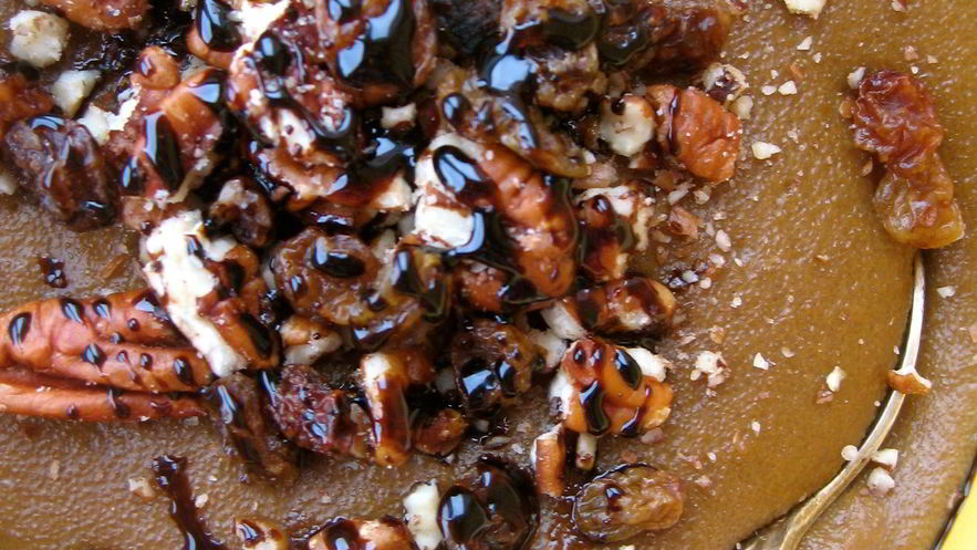 Рецепт манной каши с пеканом, изюмом и патокой