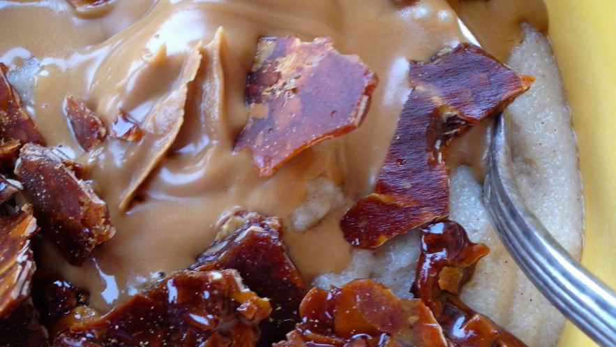 Рецепт манной каши с пряничной пастой и миндальными хлопьями