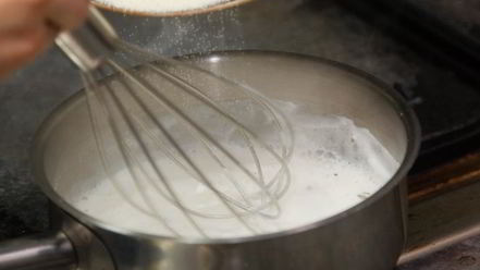 Рецепт манной каши со свежей клубникой