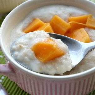 Рецепт Кокосовой овсяной каши с манго и засахаренным имбирем