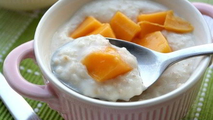 Рецепт кокосовой овсяной каши с манго и засахаренным имбирем