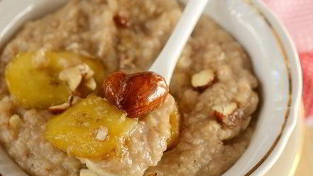 Рецепт овсяной каши с бананами и орехами