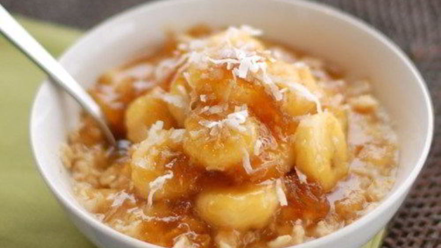 Рецепт овсяной каши с бананом и инжирно-карамельным соусом