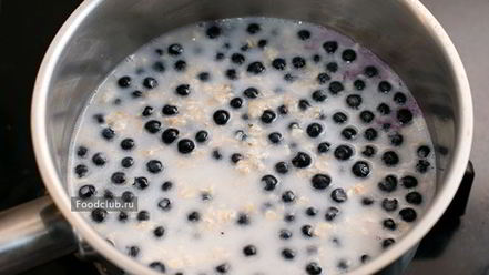 Рецепт овсяной каши с черникой
