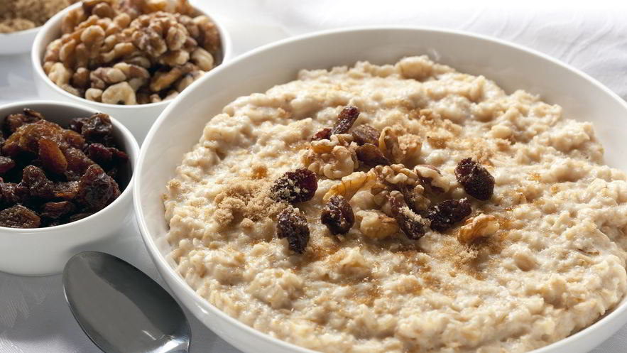 Рецепт овсяной каши с изюмом к завтраку