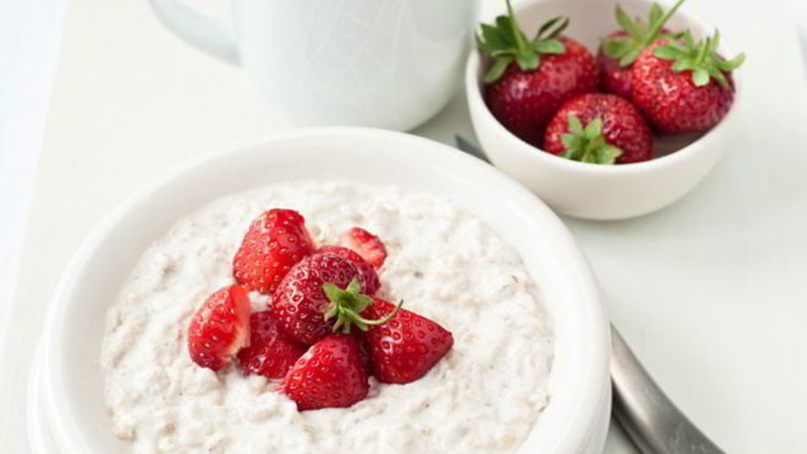 Рецепт овсяной каши с клубникой