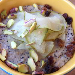 Рецепт Овсяной каши с маком, изюмом и подсолнечными семечками