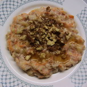 Рецепт Овсяной каши с морковью, изюмом и грецким орехом