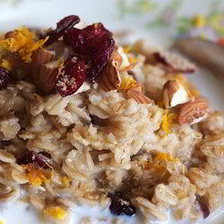 Рецепт Овсяной каши с сушеной клюквой и белым шоколадом