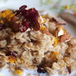 Рецепт Овсяной каши с сушеной клюквой и белым шоколадом