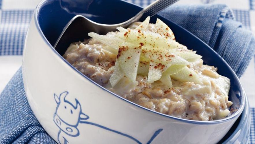 Рецепт овсяной каши с яблоками и корицей