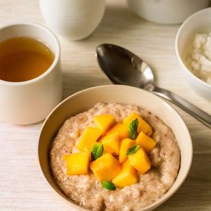 Рецепт Овсяной каши со сгущенкой и манго