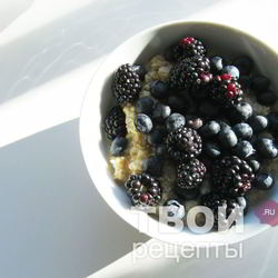 Рецепт Овсянки на воде с ягодами и бананом